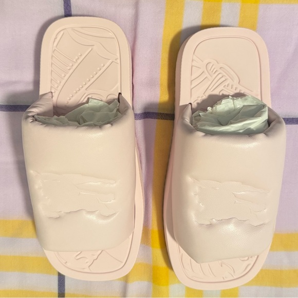 BURBERRY 
Pink Leather Slides
Women’s EU 36 - Picture 12 of 13
